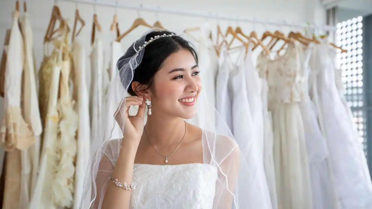 Chinese bride in white wedding gown