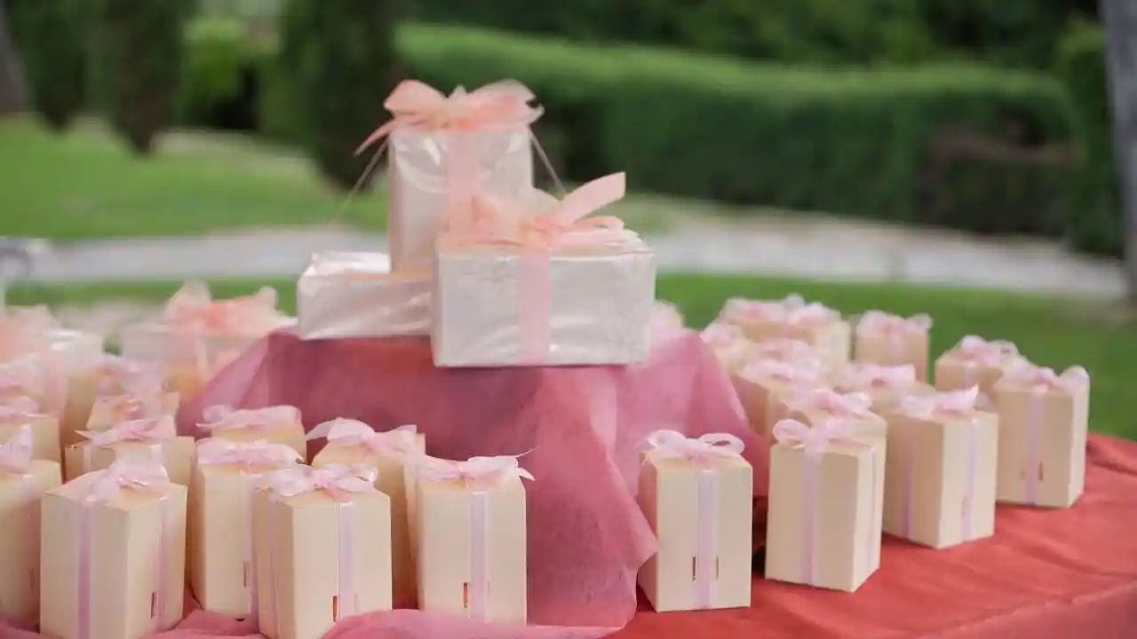 Wedding favors in pink theme