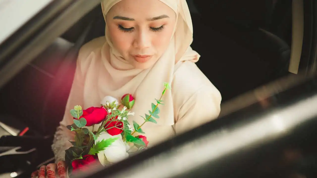 wedding photography, Malay bride in car